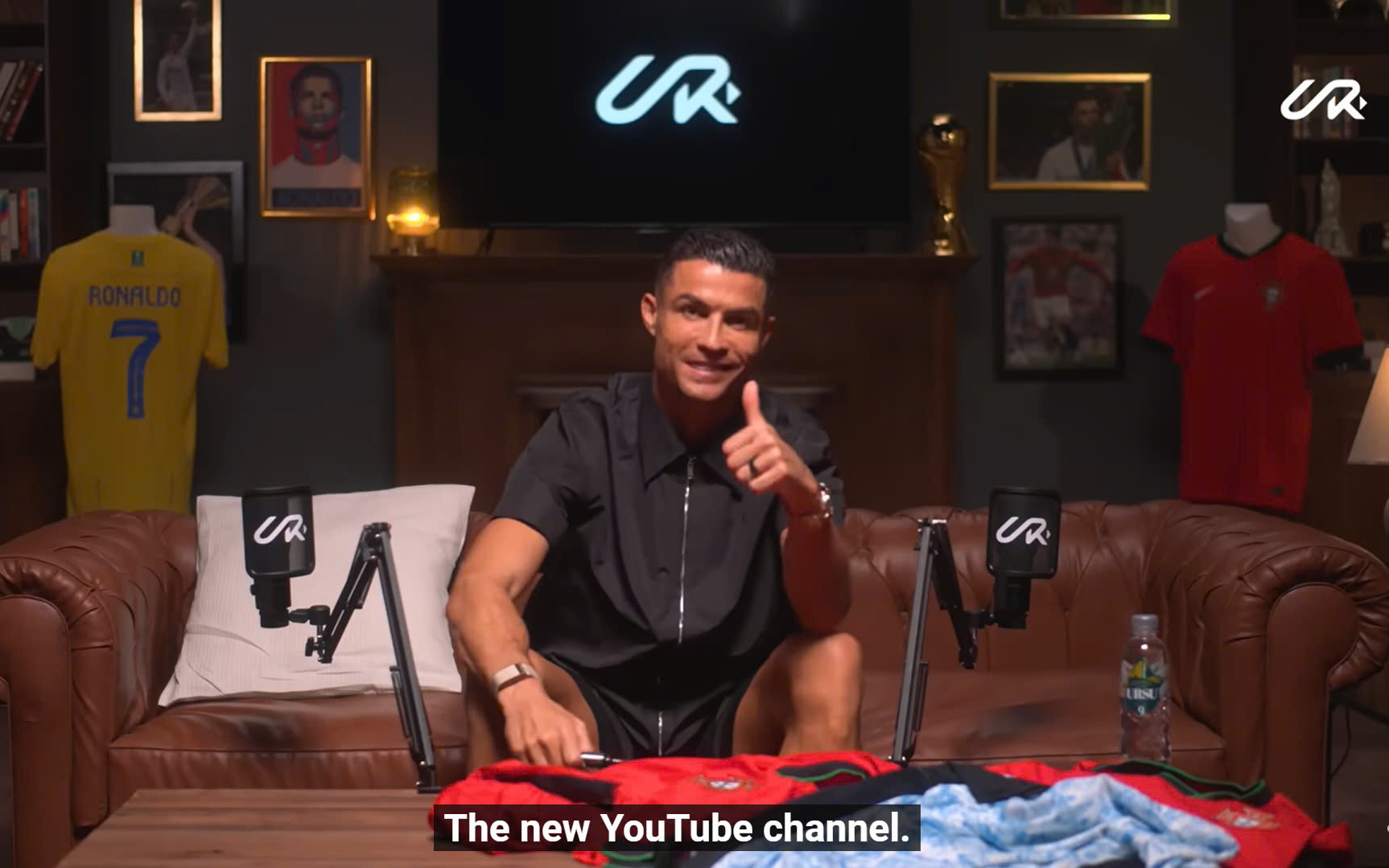 Ronaldo đăng gì trên kênh YouTube mới ra mắt đã đạt nút vàng?